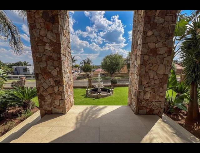 9 BEDROOM HOUSE FOR SALE IN MEYERSDAL